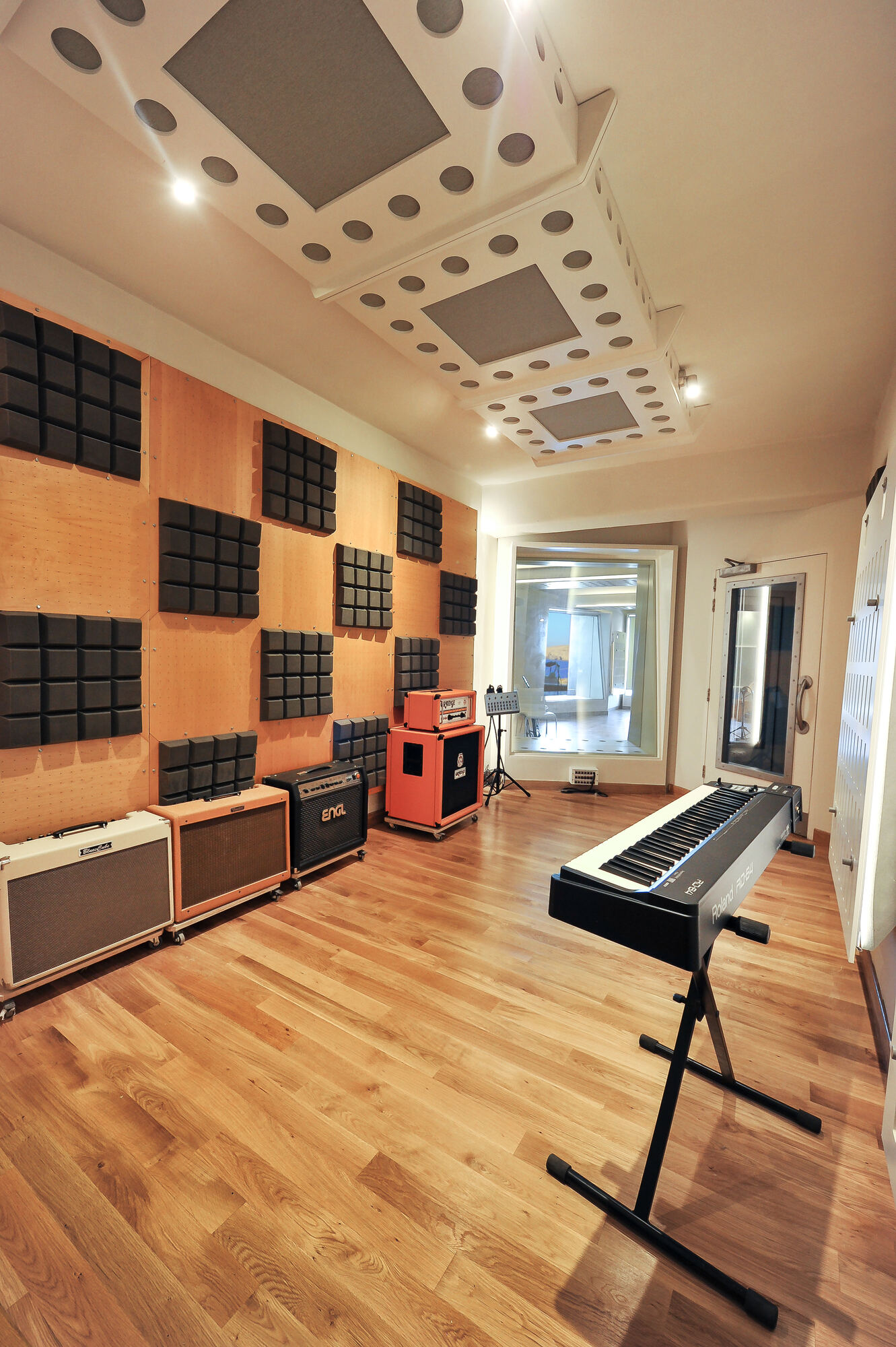 Isolation booth